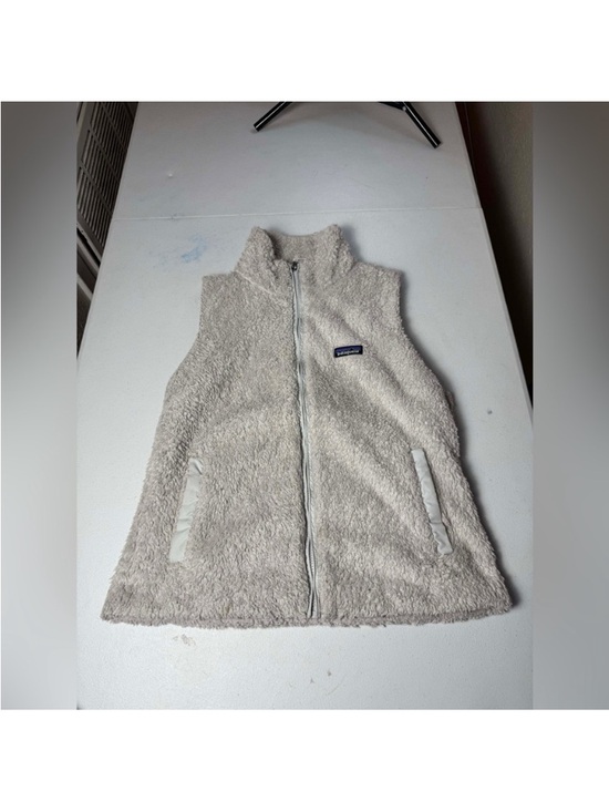 Patagonia Jackets & Blazers - Patagonia Women's Fleece Vest
Gray Sherpa Full Zip Size L
Outdoor Hiking
